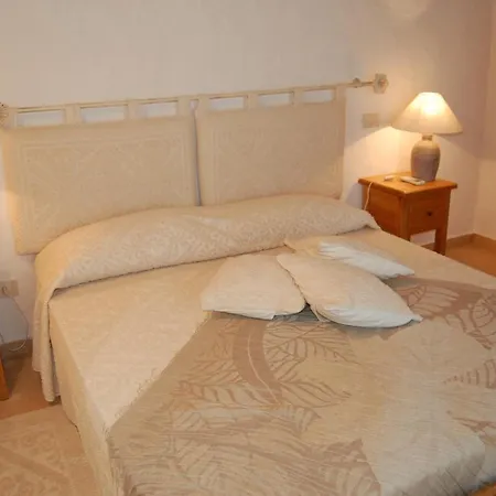 Villa Sleeps 10 Pool Air Con Wifi Baja Sardinia